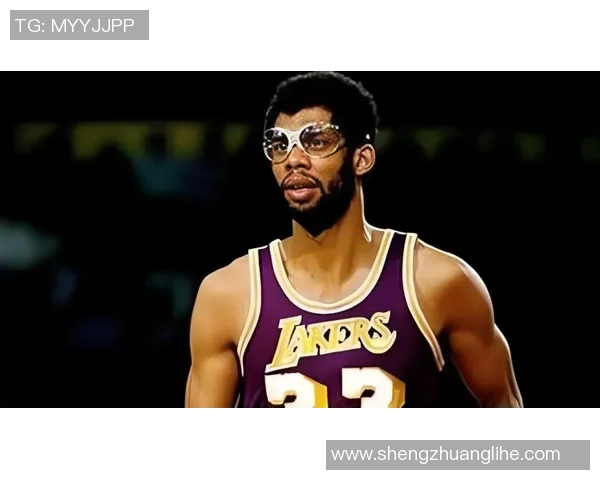 卡里姆阿卜杜尔贾巴尔的传奇人生超越篮球领域的多重成就与影响