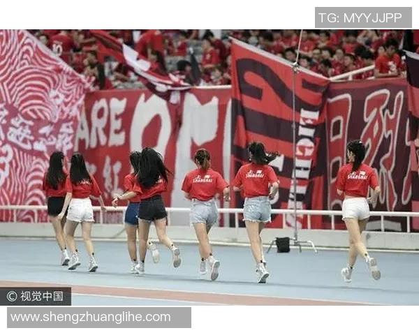 韩国女友目睹足球明星热舞瞬间感受激情与魅力